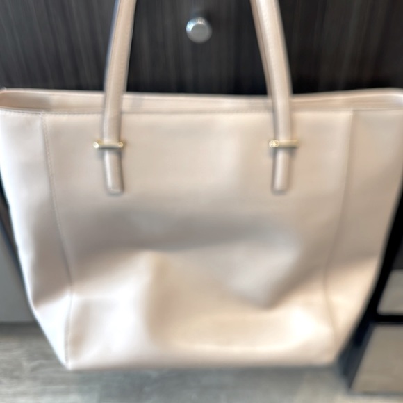 Kate Spade, Cream Leather, 13x15x6, purse. - Picture 4 of 8